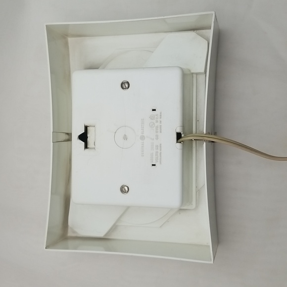 Mid Century General Electric Electric Wall Clock - Picture 4 of 17